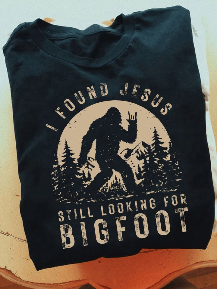 I Found Jesus Still Looking For Bigfoot T-Shirt Sarcastic Retro Merch Gift For Hikers